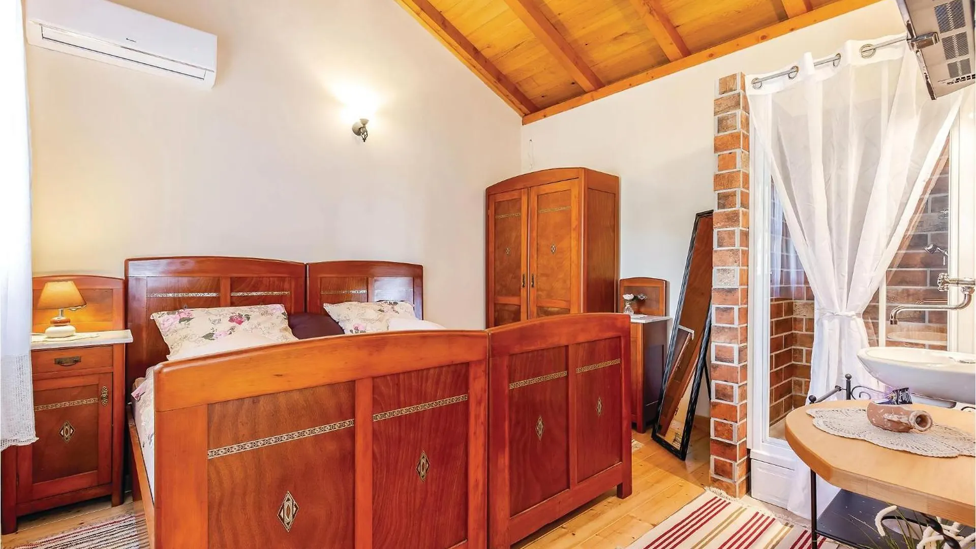 Awesome Home In Grizane With Wifi 크로아티아