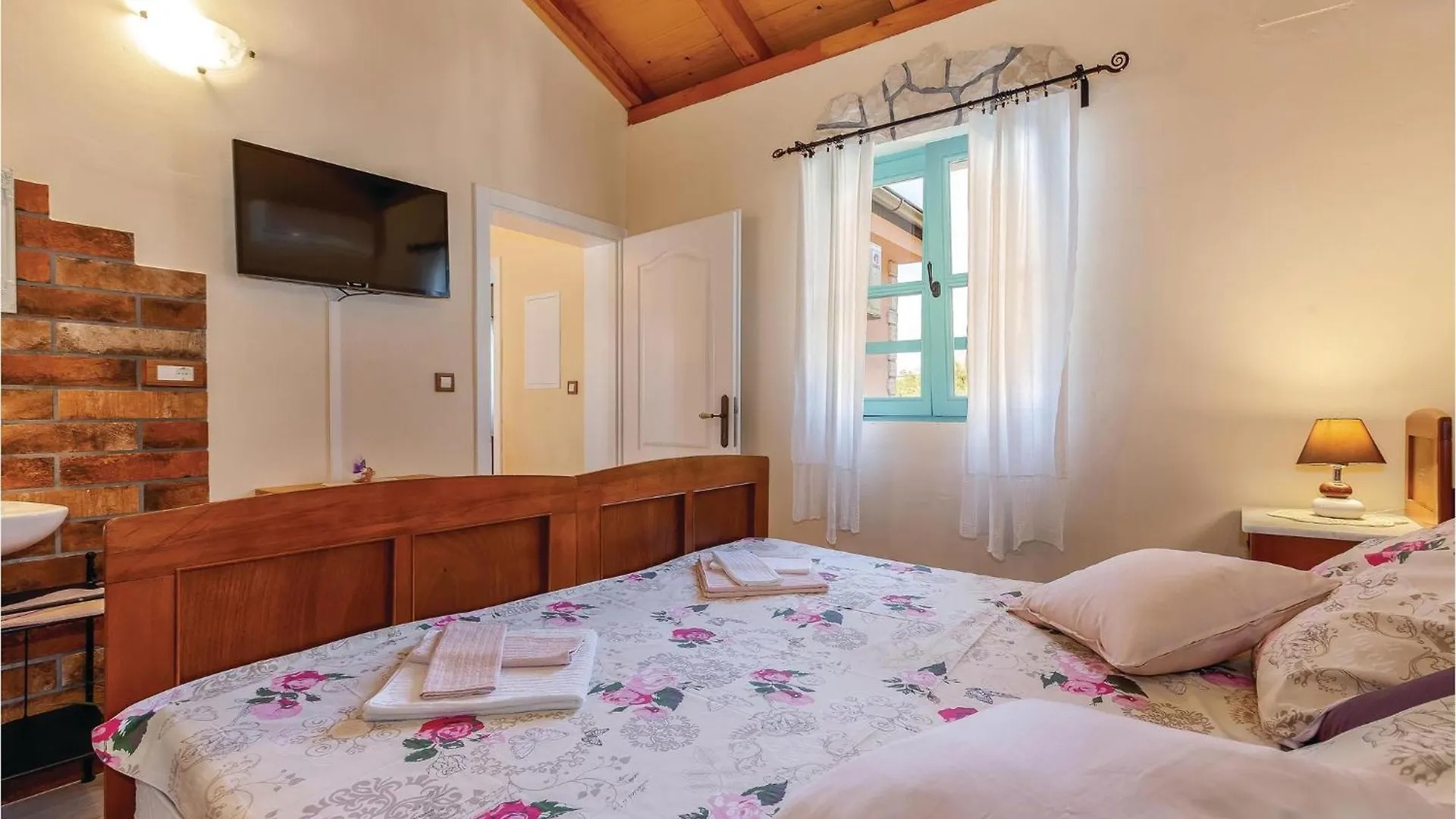 Awesome Home In Grizane With Wifi 펜션