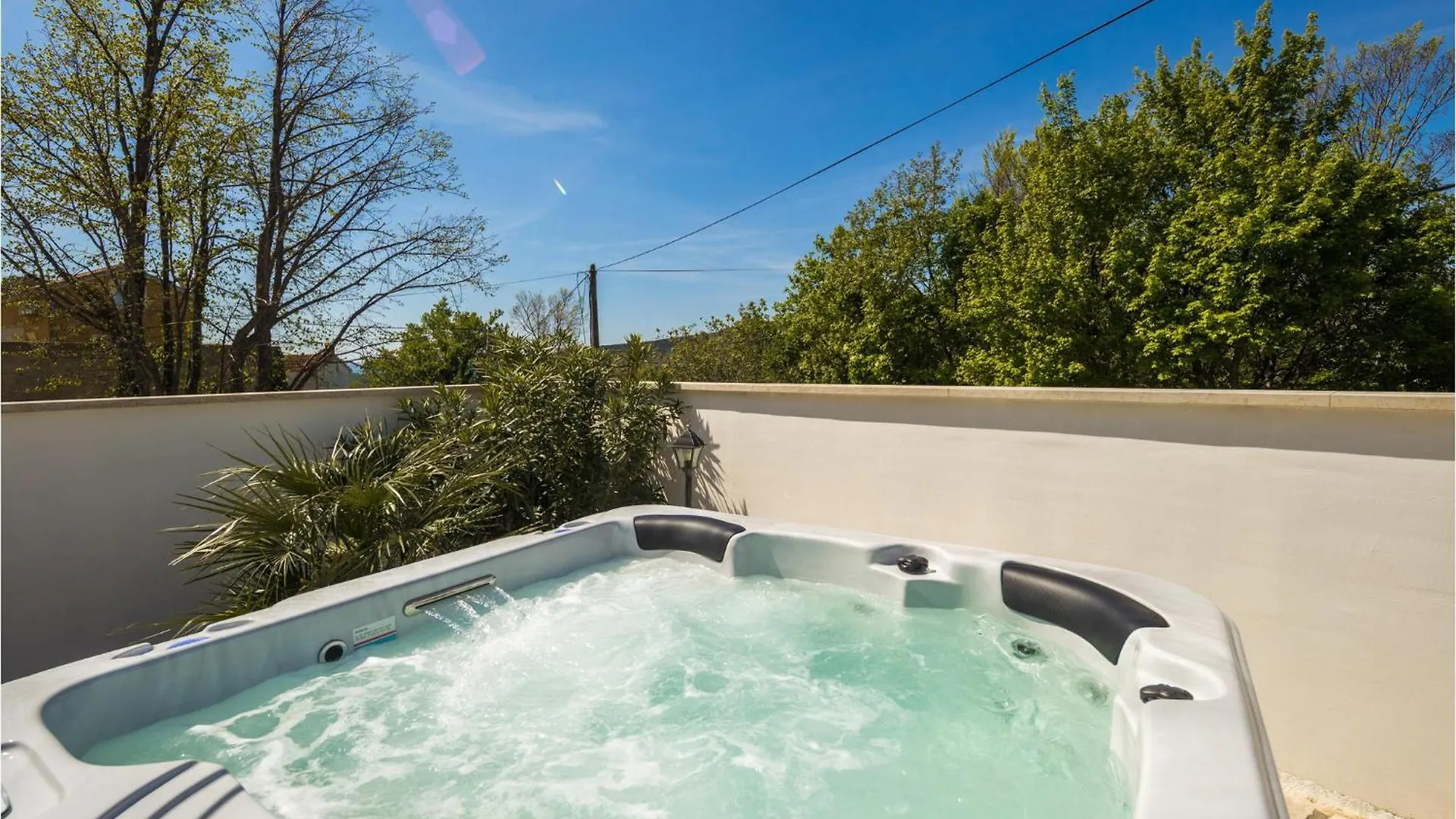Awesome Home In Grizane With Wifi